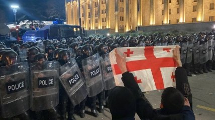 Протесты в Грузии продолжаются второй день