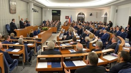 Сенат Польши готов рассмотреть криминализацию "бандеровской идеологии"  