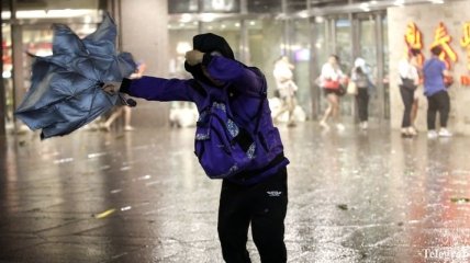 Мощный тайфун обрушился на Тайвань, много постарадавших