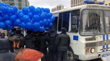 В Москве арестовали активистов из-за отсутствия лицензии на воздушные шарики