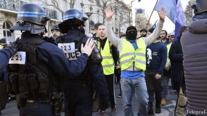 Комиссар СЕ осудила действия полиции Франции против "желтых жилетов"
