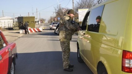 Красный Крест направил на Донбасс 9 грузовиков с гуманитарной помощью 