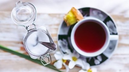 Чай с сахаром: основные причины отказа от сладких напитков