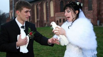 Невозможно сдержать смех: подборка безнадежно испорченных свадебных снимков