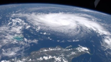 Американские астронавты показали ураган "Дориан" из космоса (Фото)