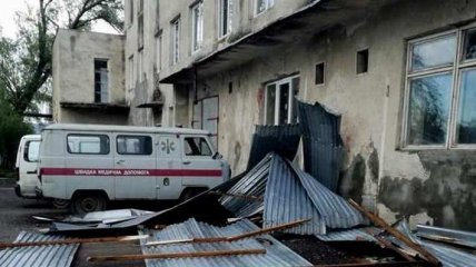 Сорвал кровлю с крыш, поломал деревья и обесточил 11 населенных пунктов: На Закарпатье прошел ураган
