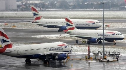 Стюарды "British Airways" устроили вечеринку в самолете