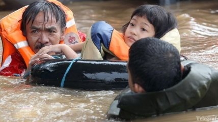 Число жертв наводнений в Индонезии возросло 