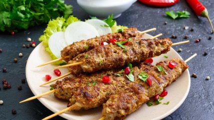 Люля-кебаб на мангалі (відео)