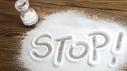 Врачи назвали продукты, которые помогут  вывести соль из организма 