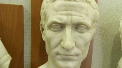 Испанские археологи обнаружили в Риме место убийства Юлия Цезаря