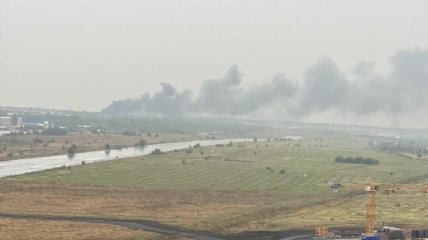 Дым от пожара виден в разных районах Ростова