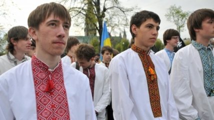 В Днепропетровске впервые прошел парад вышиванок