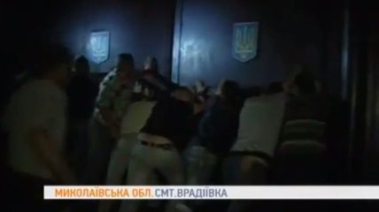 На место "врадиевского восстания" выехали прокуроры (Видео)