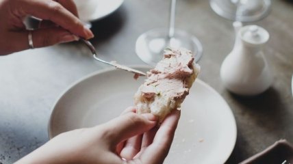 Просто и вкусно: Лиза Глинская поделилась рецептом паштета из копченой скумбрии (видео) 