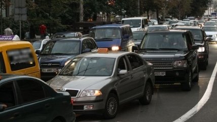 Водители в Украине теперь смогут предъявлять наличие автогражданки с гаджета