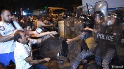 Часть мятежников в Ереване сдалась полиции