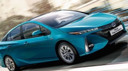 Toyota представила обновленный гибрид Prius Plug-In Hybrid