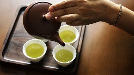 Полезные свойства зеленого чая помогают избавится от шлаков