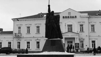 В Одесской области демонтировали памятник Котовскому (Видео)