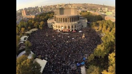 Глава армянской полиции обошел место проведения акции протеста