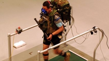 США проводит испытания "электронного" солдата
