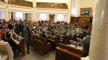 Как депутаты ходили в Раду в феврале: Половина парламентариев не была замечена на заседаниях