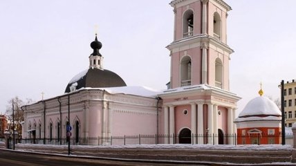 В центре Москвы в храме мужчина напал с ножом на прихожан