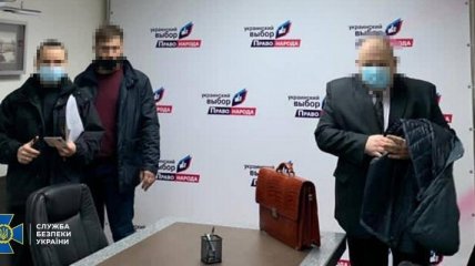 СБУ пришла с обысками к людям Медведчука: расследуют их участие в аннексии Крыма