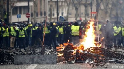 Протесты во Франции: Трамп посоветовал "вернуть деньги людям"