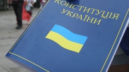 Янукович ветировал закон о суррогатных матерях