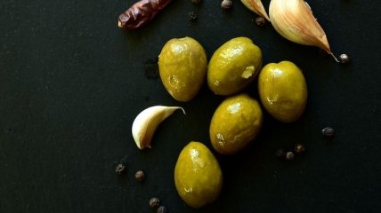 Зря многие их не любят: полезные свойства оливок