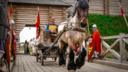 Анонс: 3-4 августа в Парке Киевская Русь пройдет шоу с конными трюками