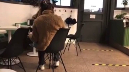 Киянка кричала на свою дитину та жорстоко подвродилася з нею у кафе