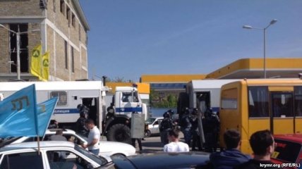 В Симферополе задержали около 60 участников автопробега