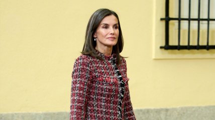 Королева-консорт Іспанії Летиція відвідала захід у стильному вбранні