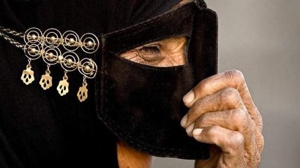 Иранские женщины в традиционных масках (Фото)