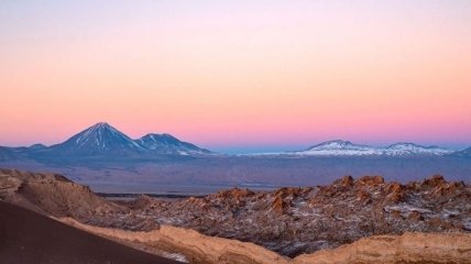 Завораживающие пейзажи пустыни Атакама в Чили (Фото)