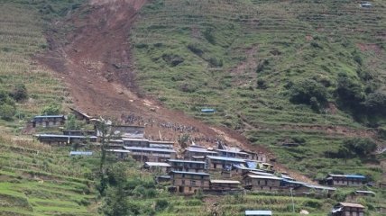 Масштабный оползень в Непале: найдено уже 18 тел, поиски продолжаются 