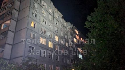 Оккупанты ударили по многоэтажке в Харькове