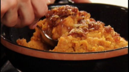 Сладкий картофель с карамелизованным луком