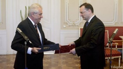 Президент Чехии принял отставку премьера Нечаса