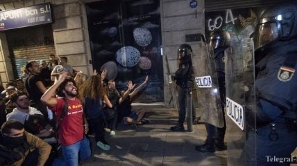 В Барселоне протесты переросли в противостояние (Видео)