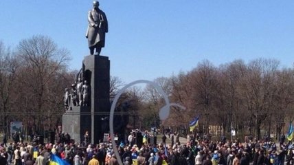 В Харькове проходит вече в поддержку целостности Украины