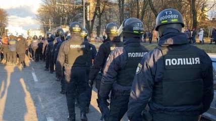 Националисты в Виннице устроили дебош на встрече с Порошенко 