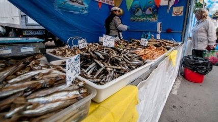 В Киеве запретили продавать вяленую рыбу