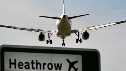 Россия отправила ноту в Британию из-за досмотра самолета в "Хитроу"