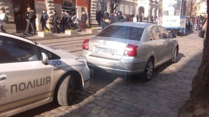 Львовская полиция оштрафовала водителя Садового