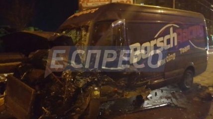 ДТП в Киеве: Porsche протаранил микроавтобус,есть пострадавшие