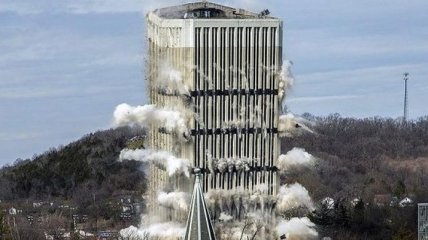 В США взорвали 28-этажный небоскреб: впечатляющее видео